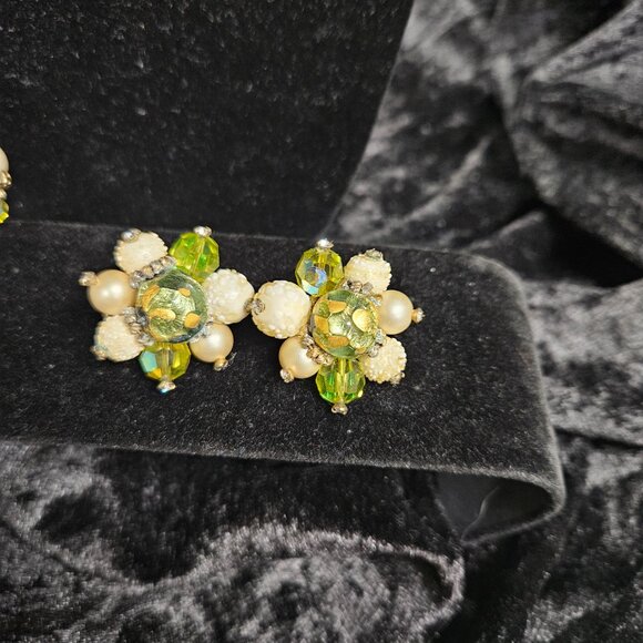 Vintage Vendome green & cream beaded Necklace, Bracelet, Clip-ons - Picture 5 of 5